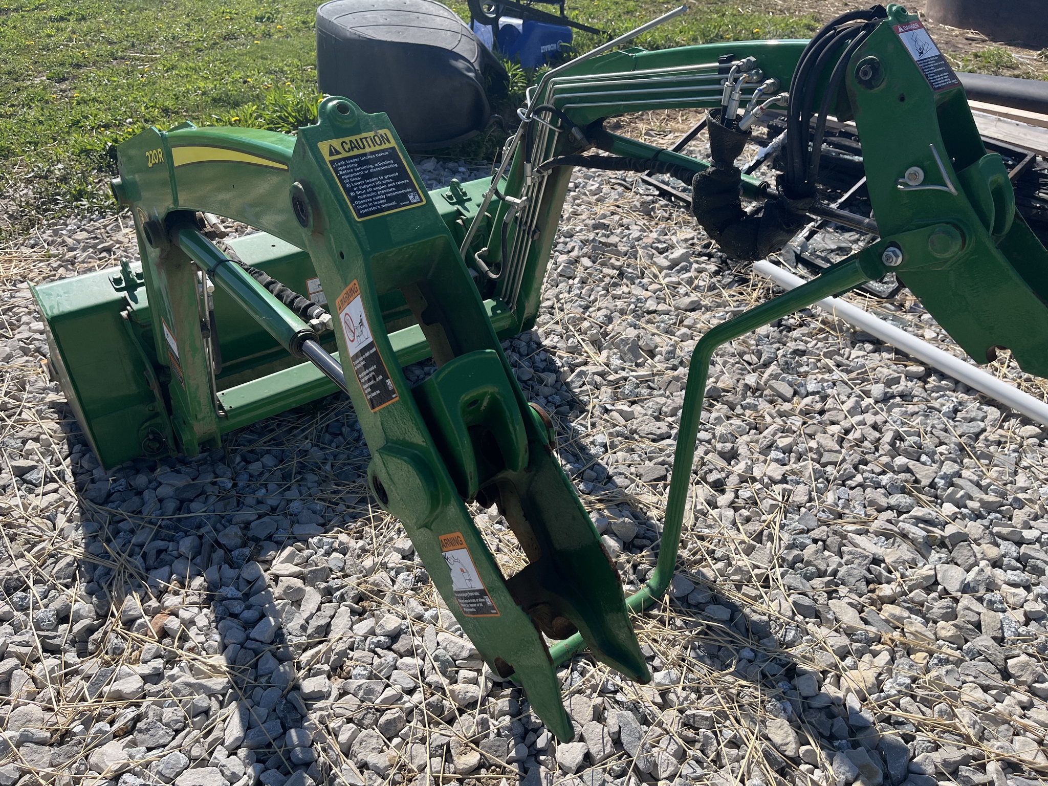 2017 John Deere 2038R Image 8
