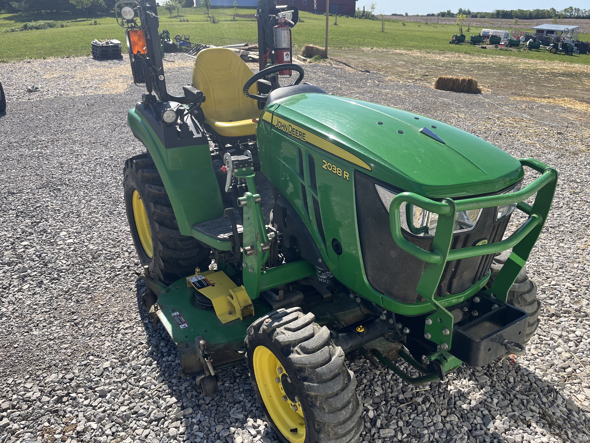 2017 John Deere 2038R Image 5
