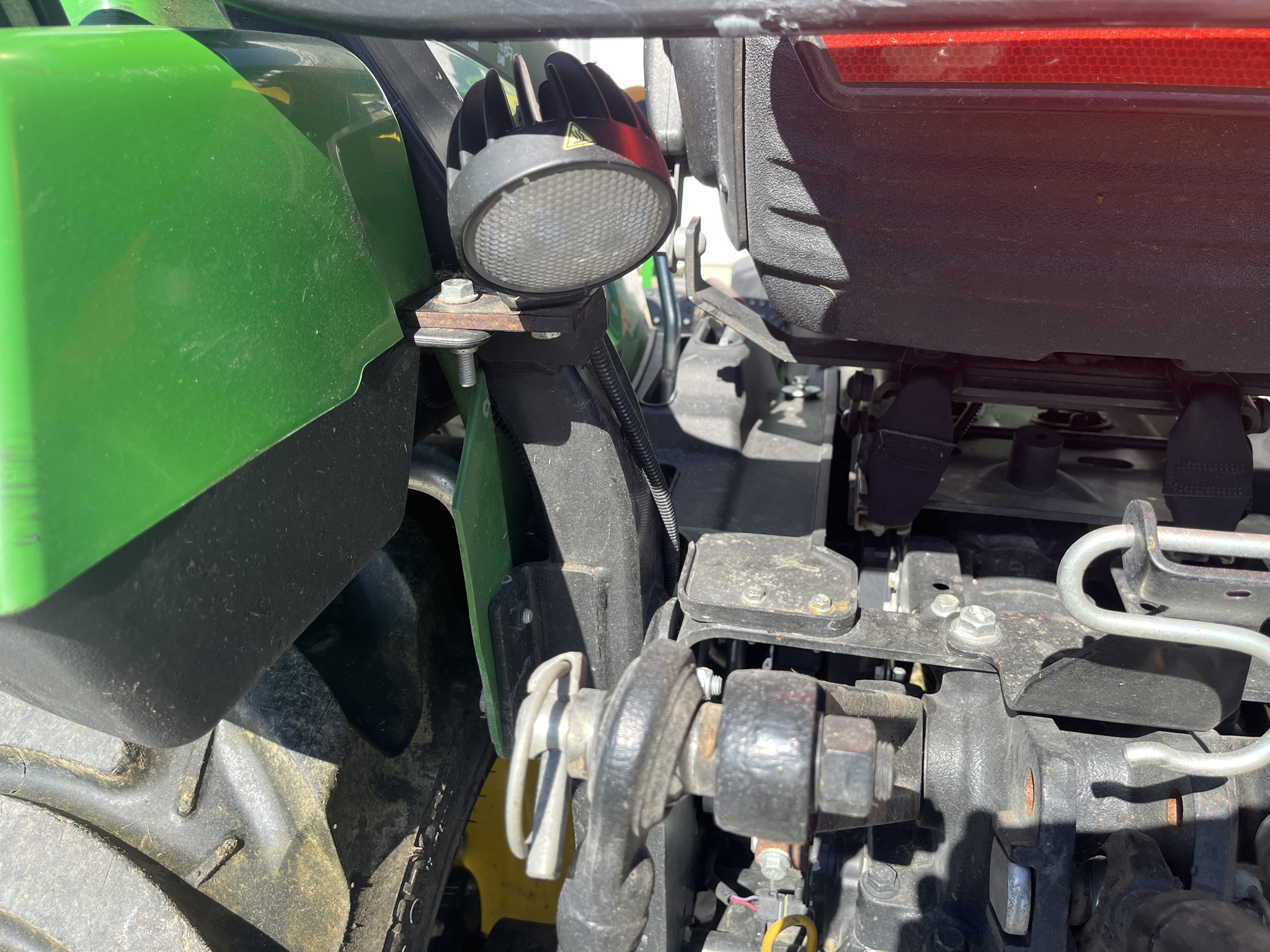 2017 John Deere 2038R Image 7