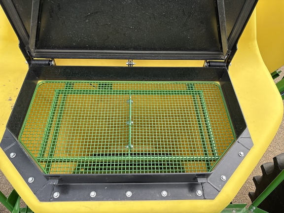 Used 2025 John Deere C850T Air Carts at Horizon Ag & Turf in Lloydminster, AB - Photo12