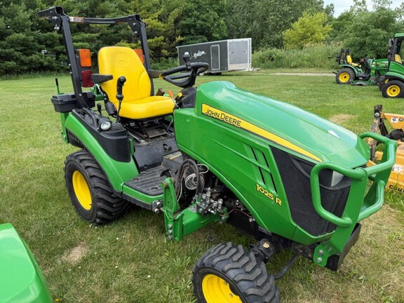 Photo of 2015 John Deere 1025R