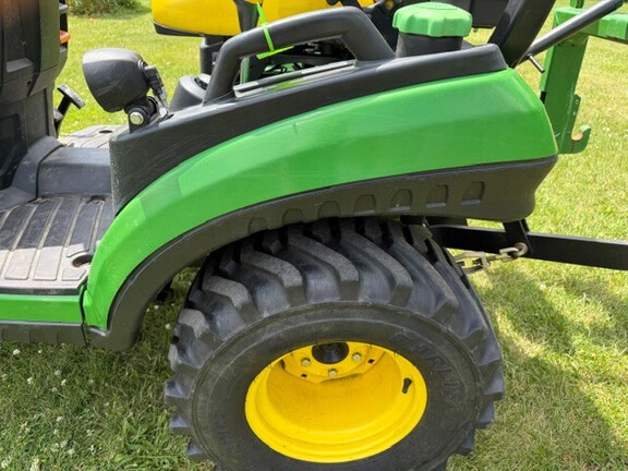 Photo of 2015 John Deere 1025R