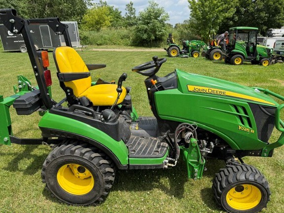 Photo of 2015 John Deere 1025R
