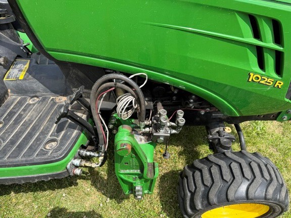 Photo of 2015 John Deere 1025R