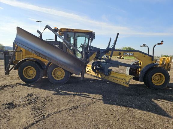 2011 John Deere 770G