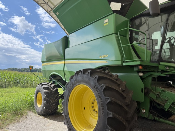Photo of 2012 John Deere S680