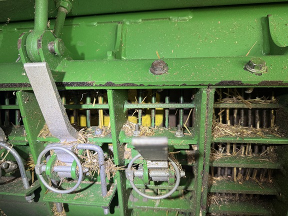 Photo of 2012 John Deere S680