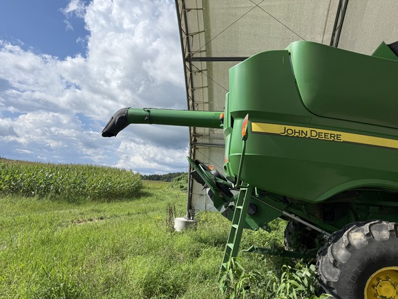 Photo of 2012 John Deere S680