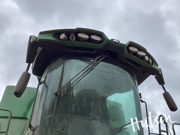 Photo of 2012 John Deere S680