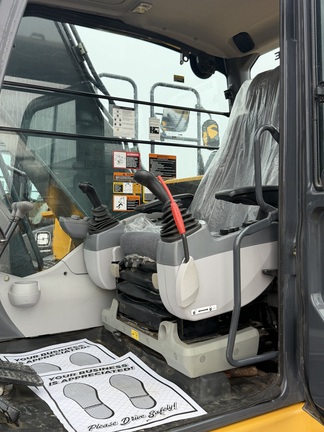 2023 John Deere 200 G