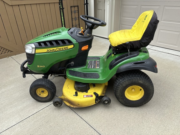 Used 2015 John Deere S240 Lawn & Garden Tractors at Koenig Equipment in Amelia, OH - Photo0