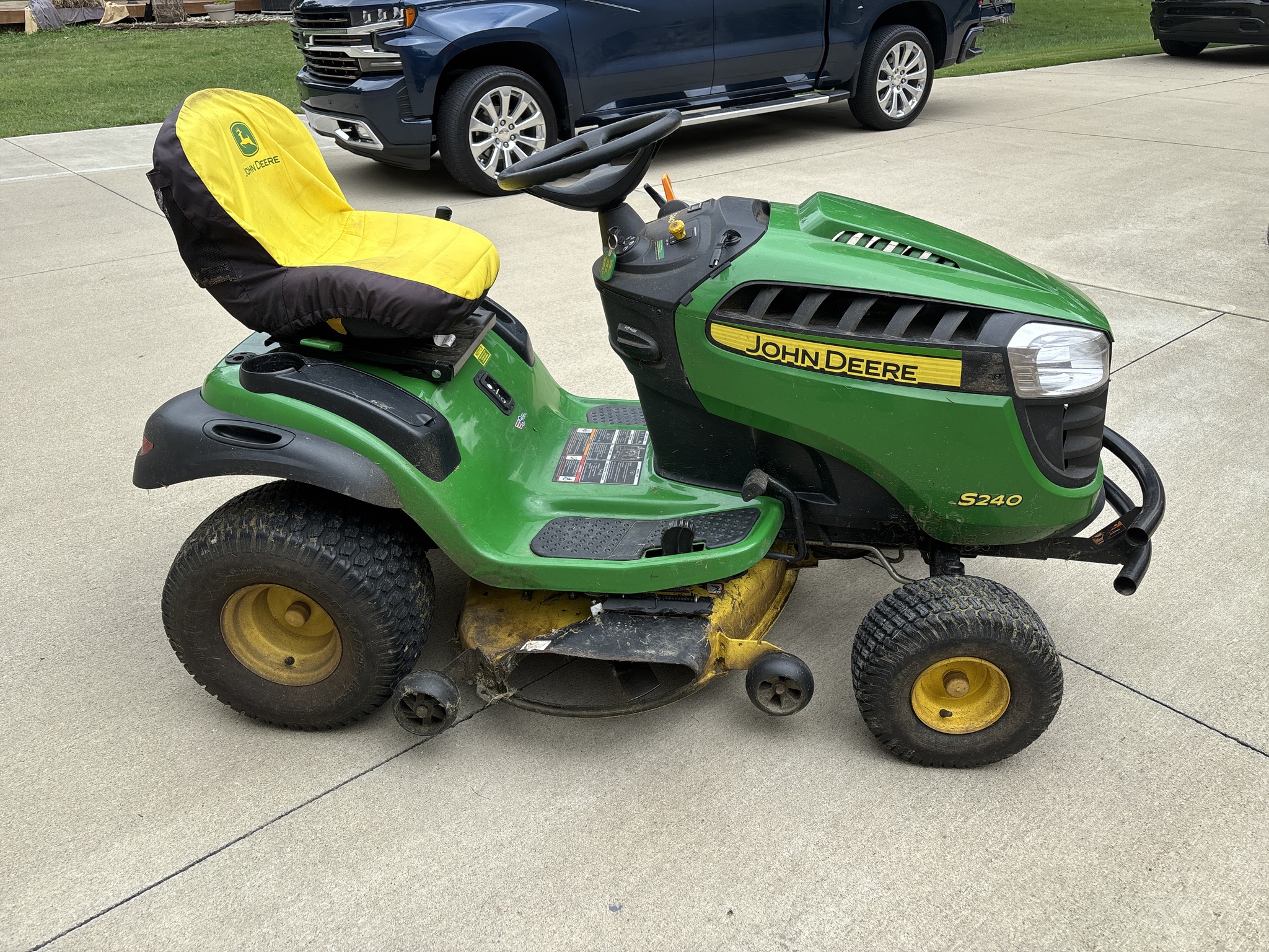 Used 2015 John Deere S240 Lawn & Garden Tractors at Koenig Equipment in Amelia, OH - PhotoXL1