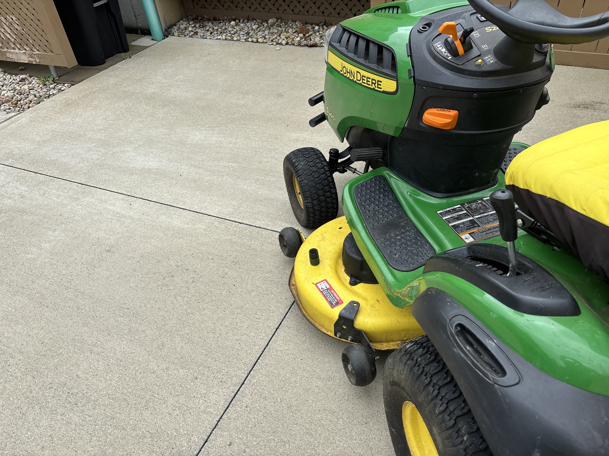 Used 2015 John Deere S240 Lawn & Garden Tractors at Koenig Equipment in Amelia, OH - PhotoXL5