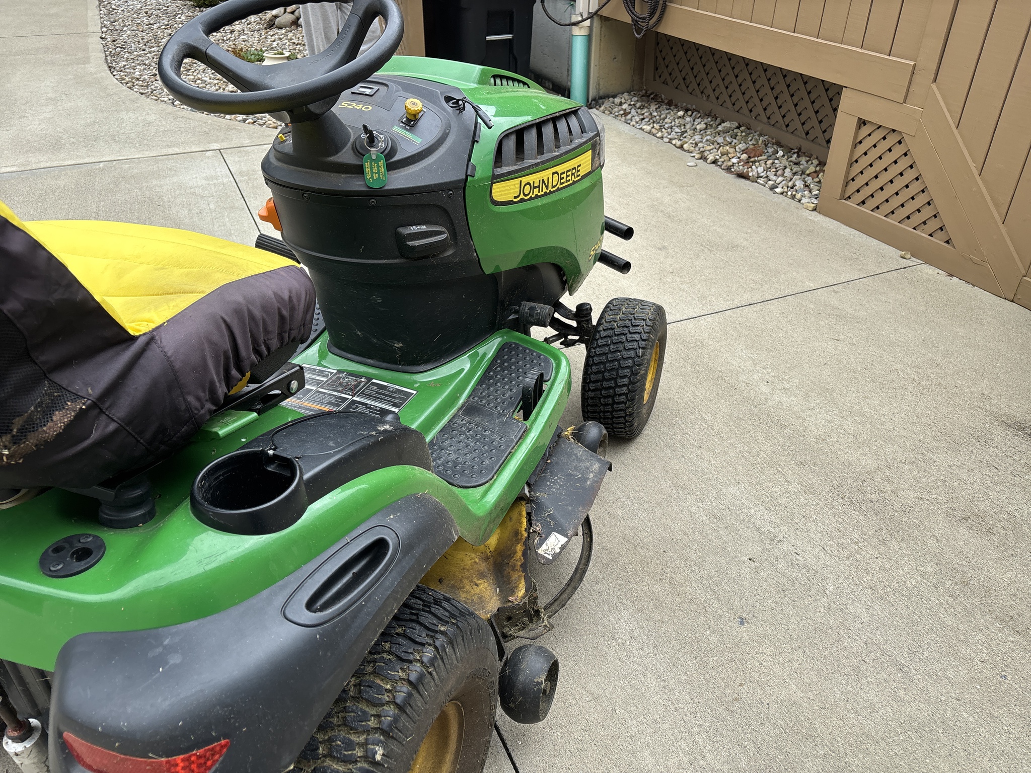 Used 2015 John Deere S240 Lawn & Garden Tractors at Koenig Equipment in Amelia, OH - PhotoXL6