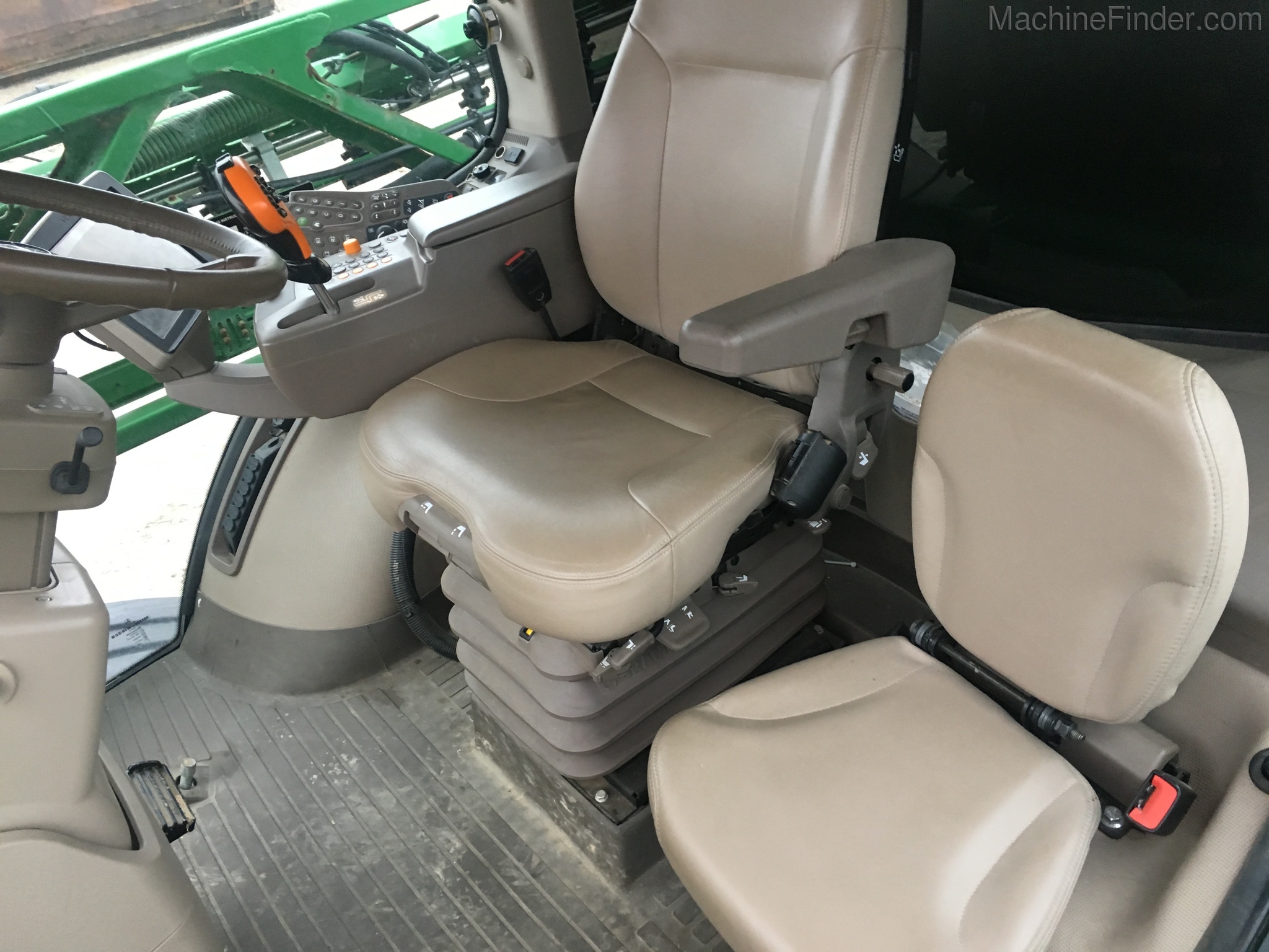 2016 John Deere R4038 Image 9