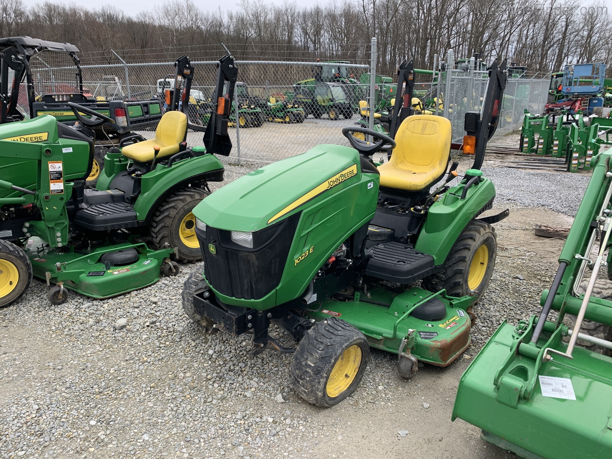 2014 John Deere 1023E Image 2