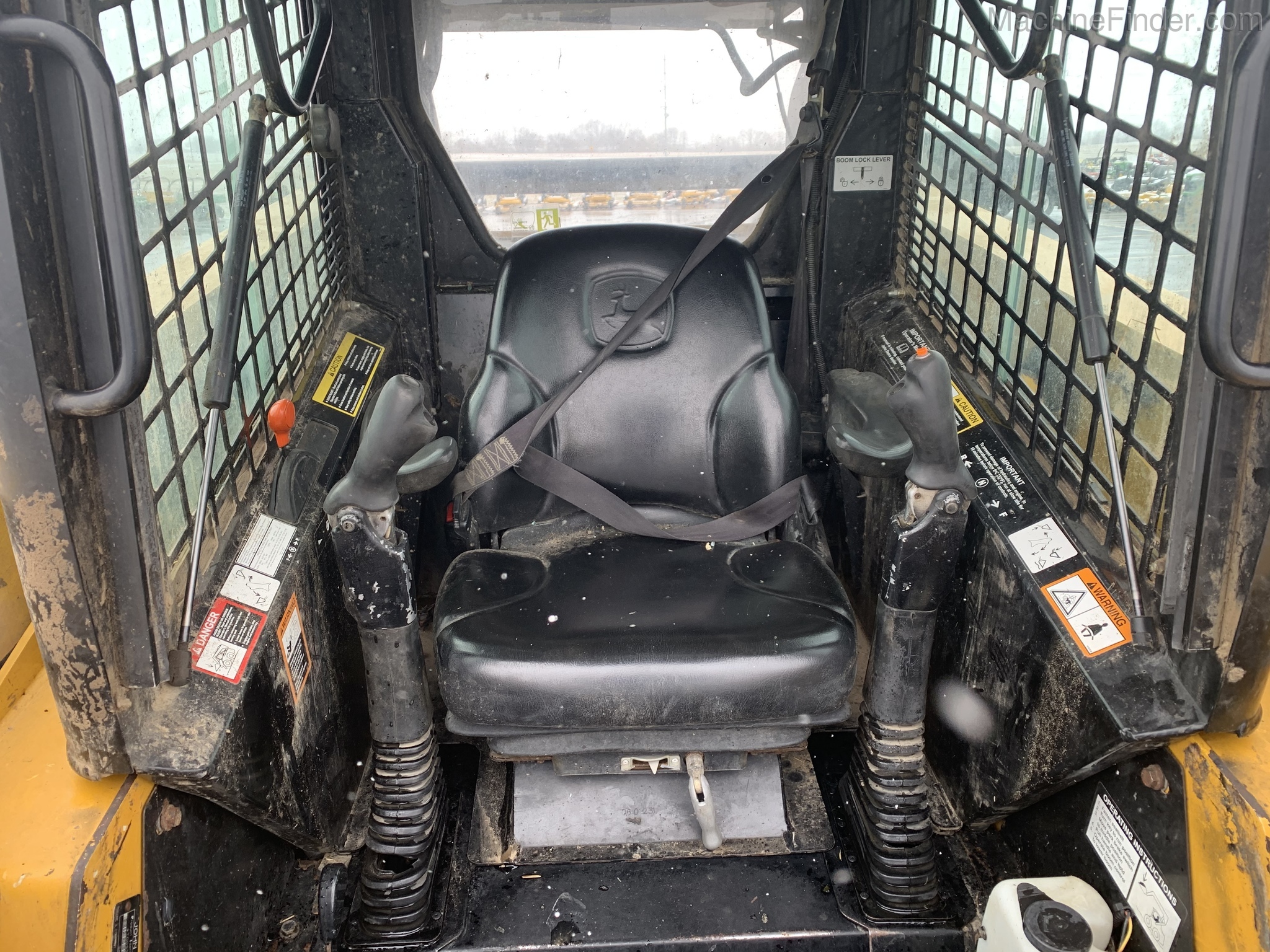 2006 John Deere 332 Image 12