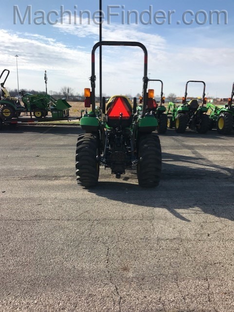 2020 John Deere 2032R Image 3