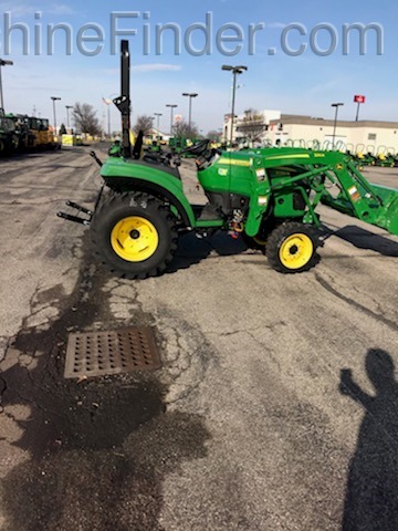 2020 John Deere 2032R Image 4