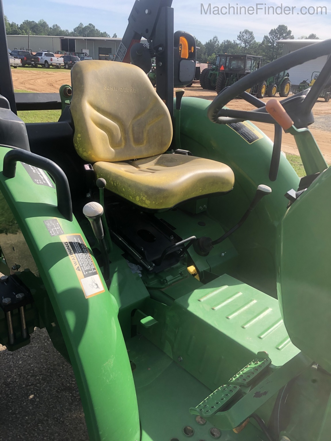 2015 John Deere 5045E Image 5