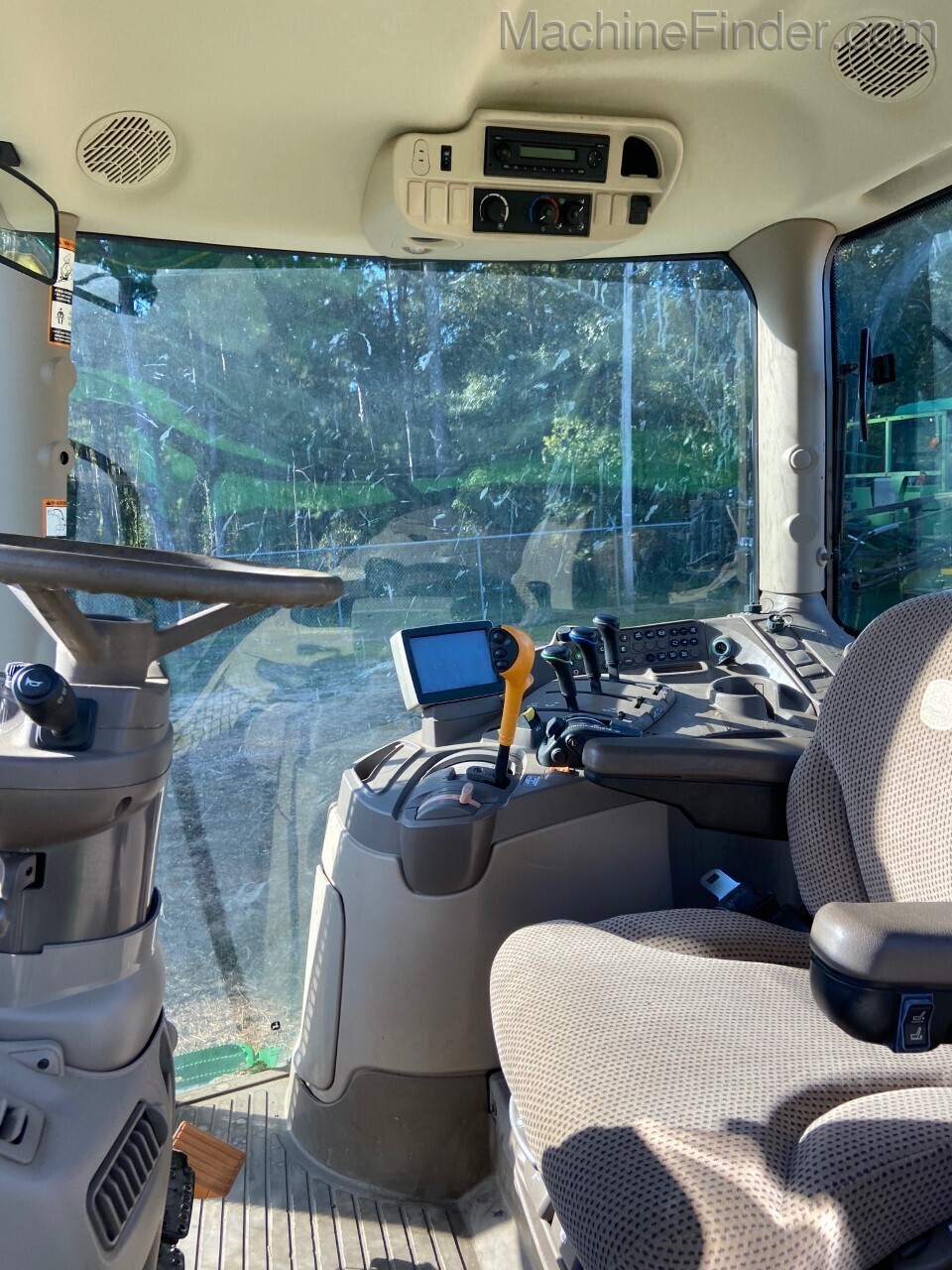 2014 John Deere 6140R Image 4