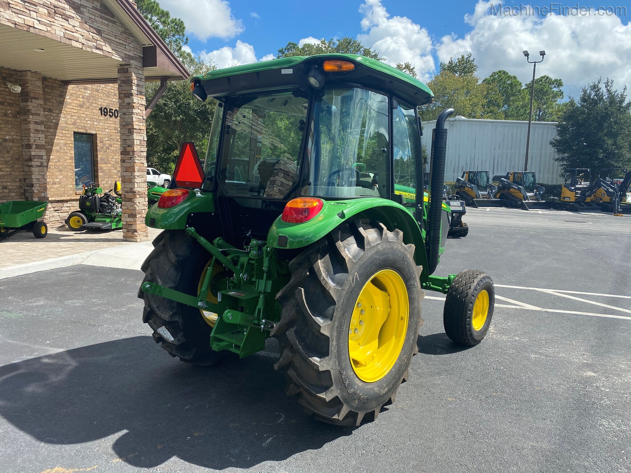 2021 John Deere 5075E Image 3