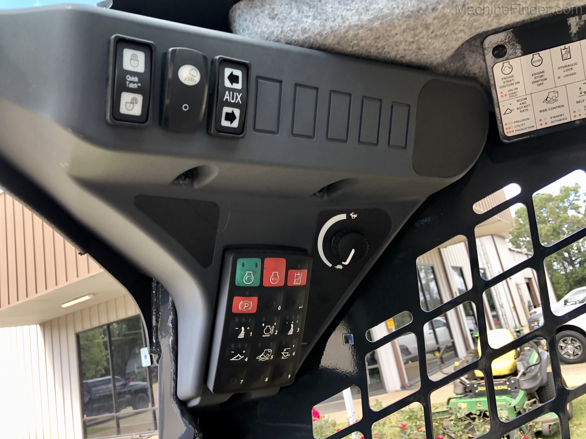 2020 John Deere 325G Image 10