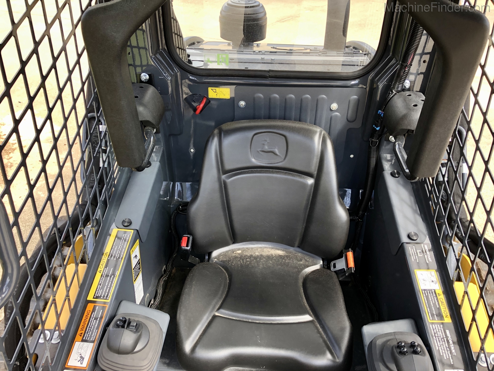 2020 John Deere 325G Image 8