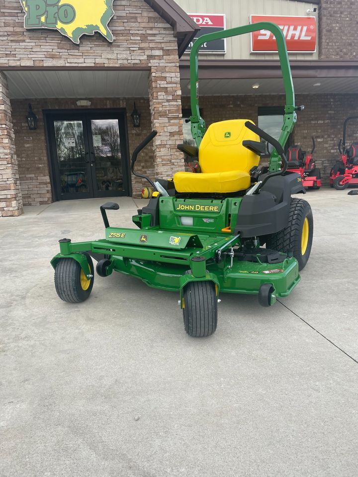 2025 John Deere Z515E Image 1