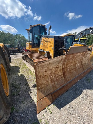 Photo of a 2022 John Deere 750L LGP