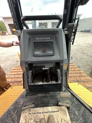 2022 John Deere 750L LGP