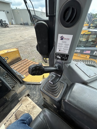 2022 John Deere 750L LGP