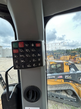 2022 John Deere 750L LGP