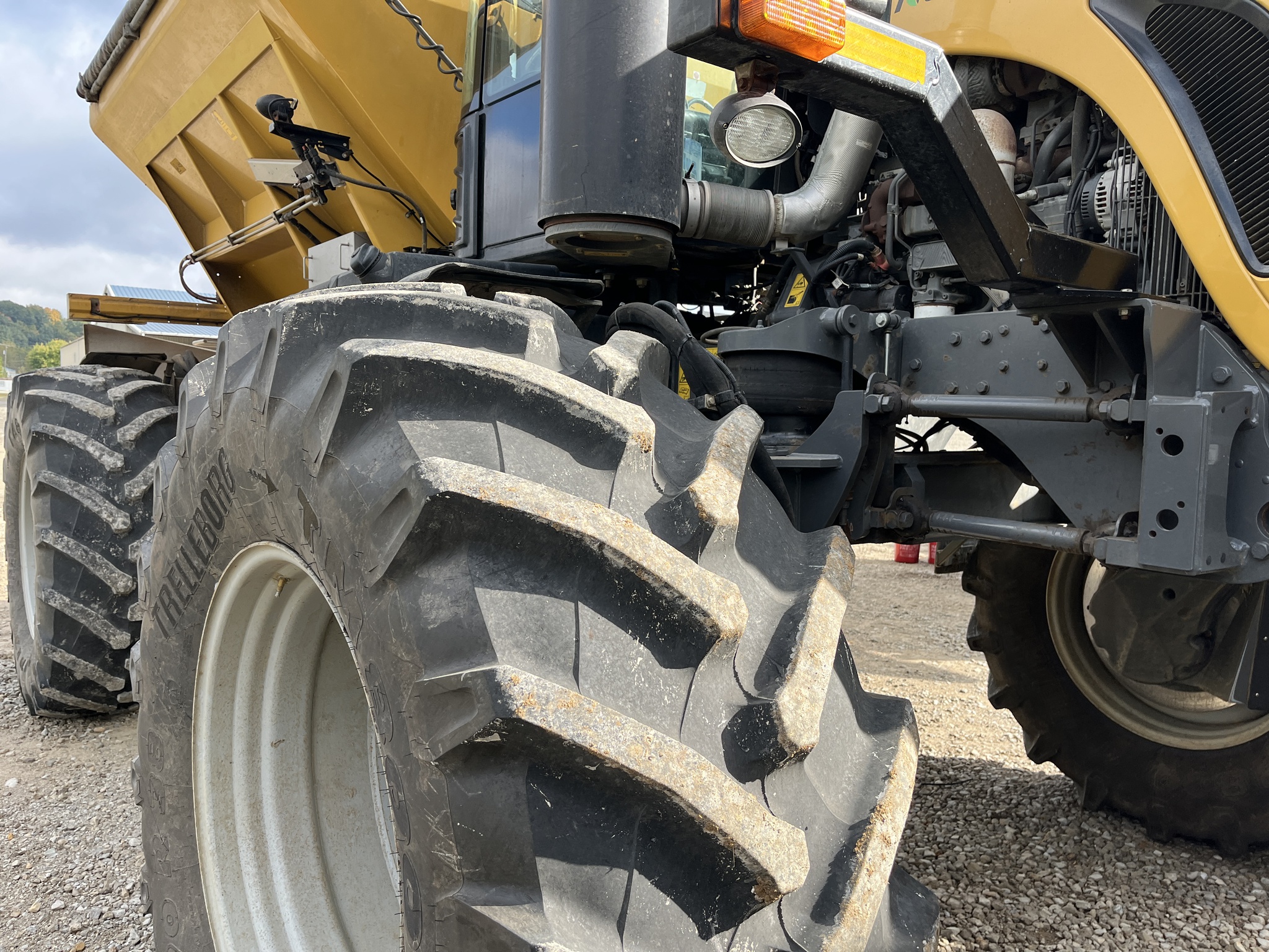 2019 RoGator RG1300C Image 13