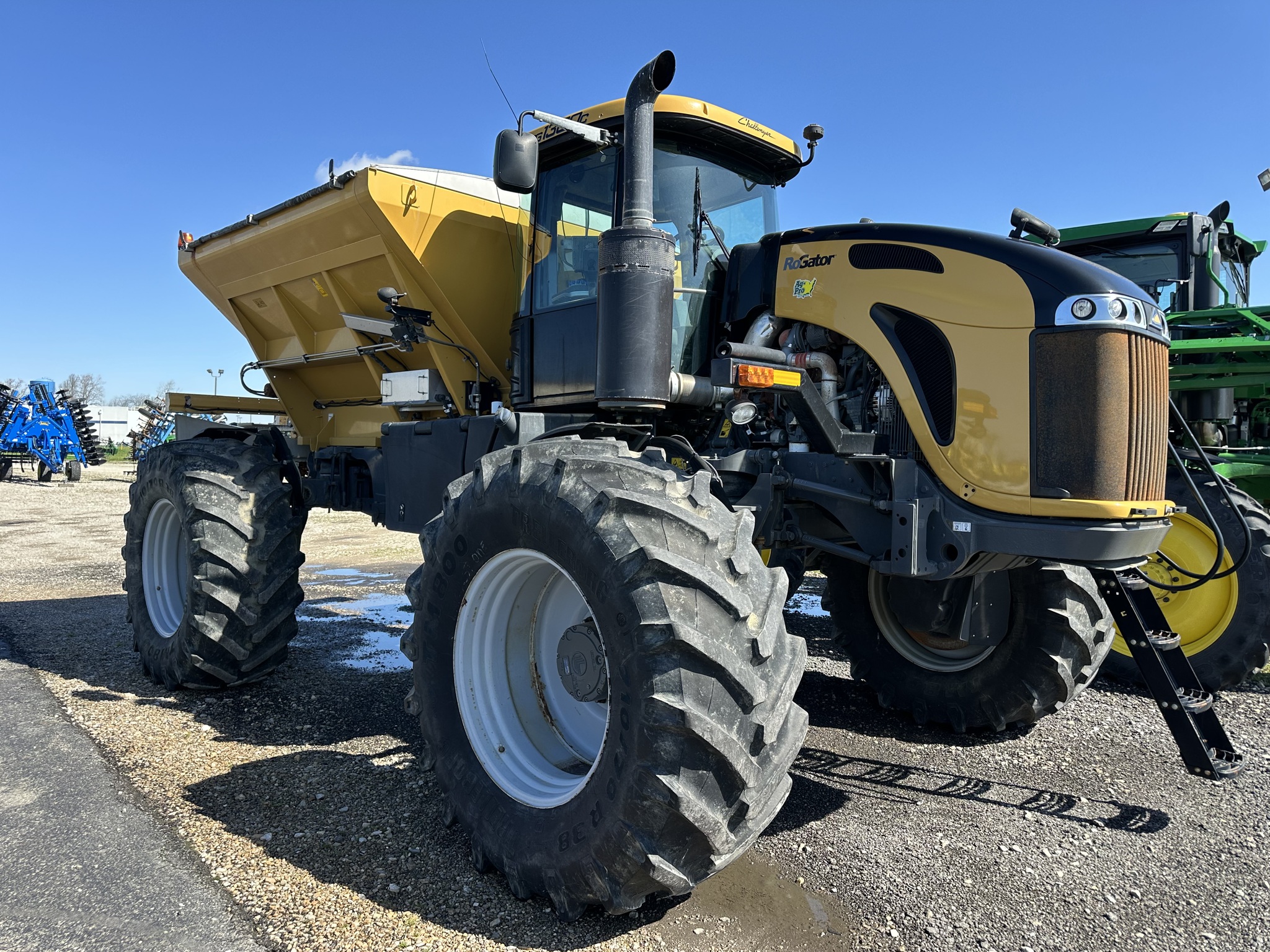 2019 RoGator RG1300C Image 19
