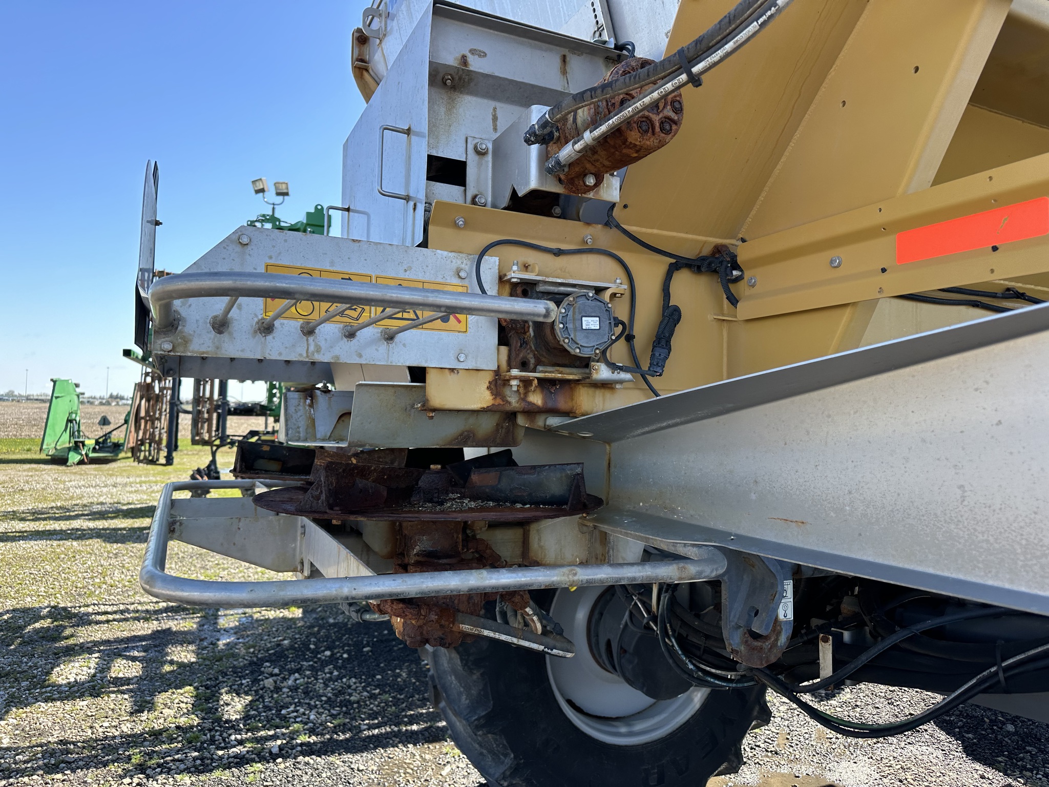 2019 RoGator RG1300C Image 27