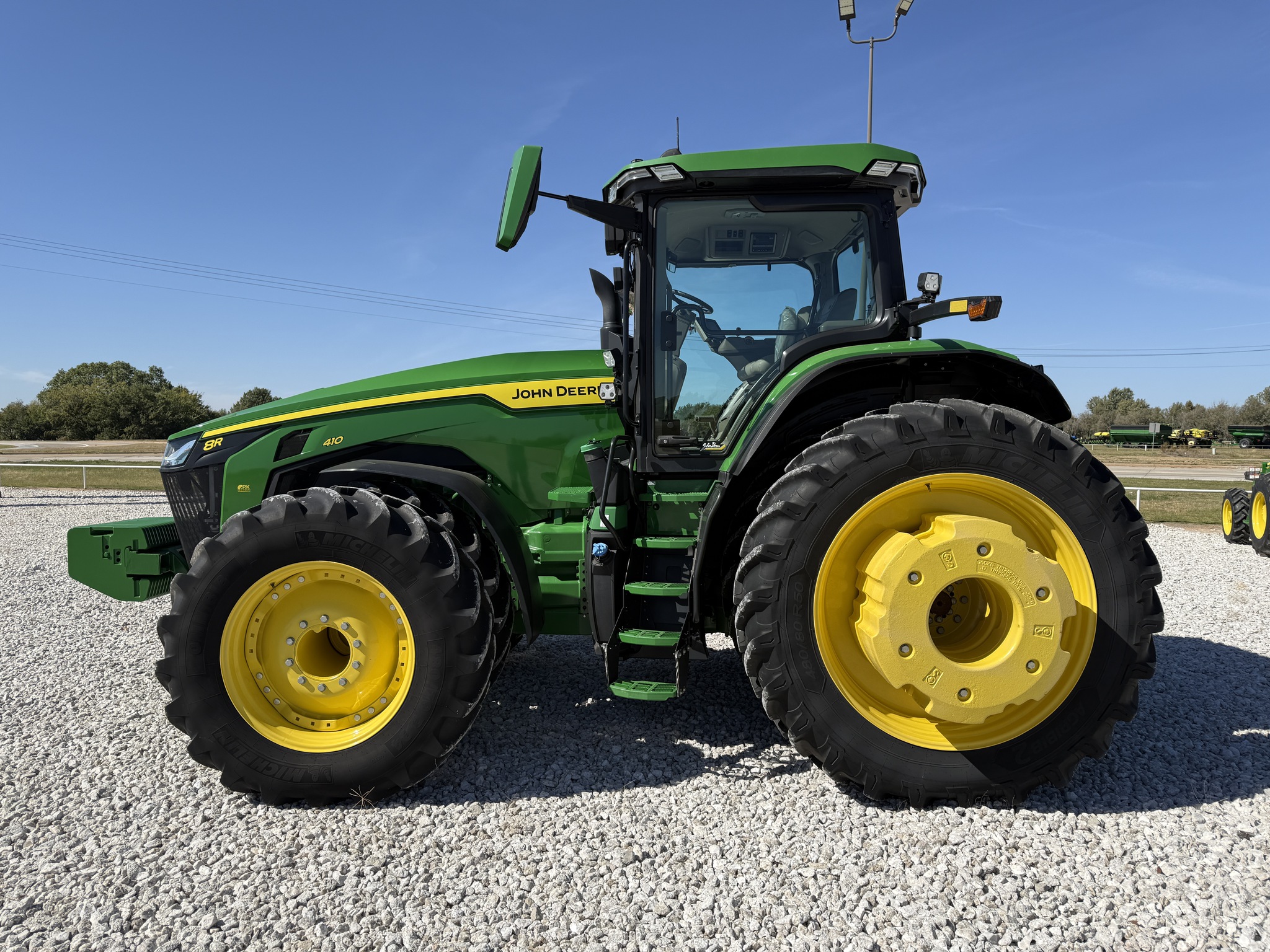 2023 John Deere 8R 410 Image 2