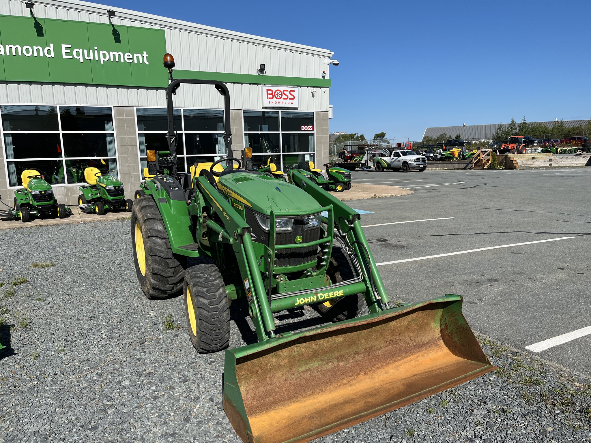 2020 John Deere 4052M Image 6