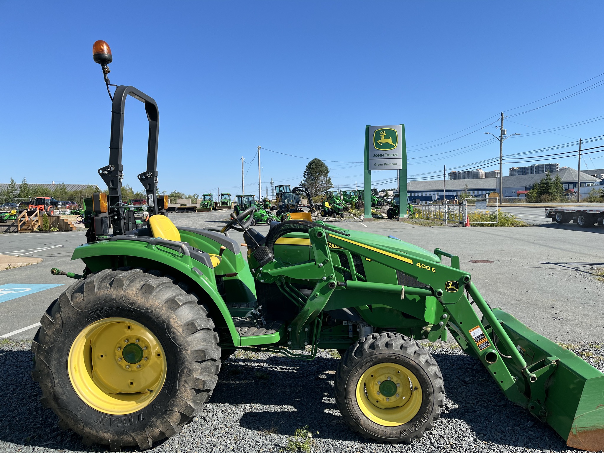2020 John Deere 4052M Image 1