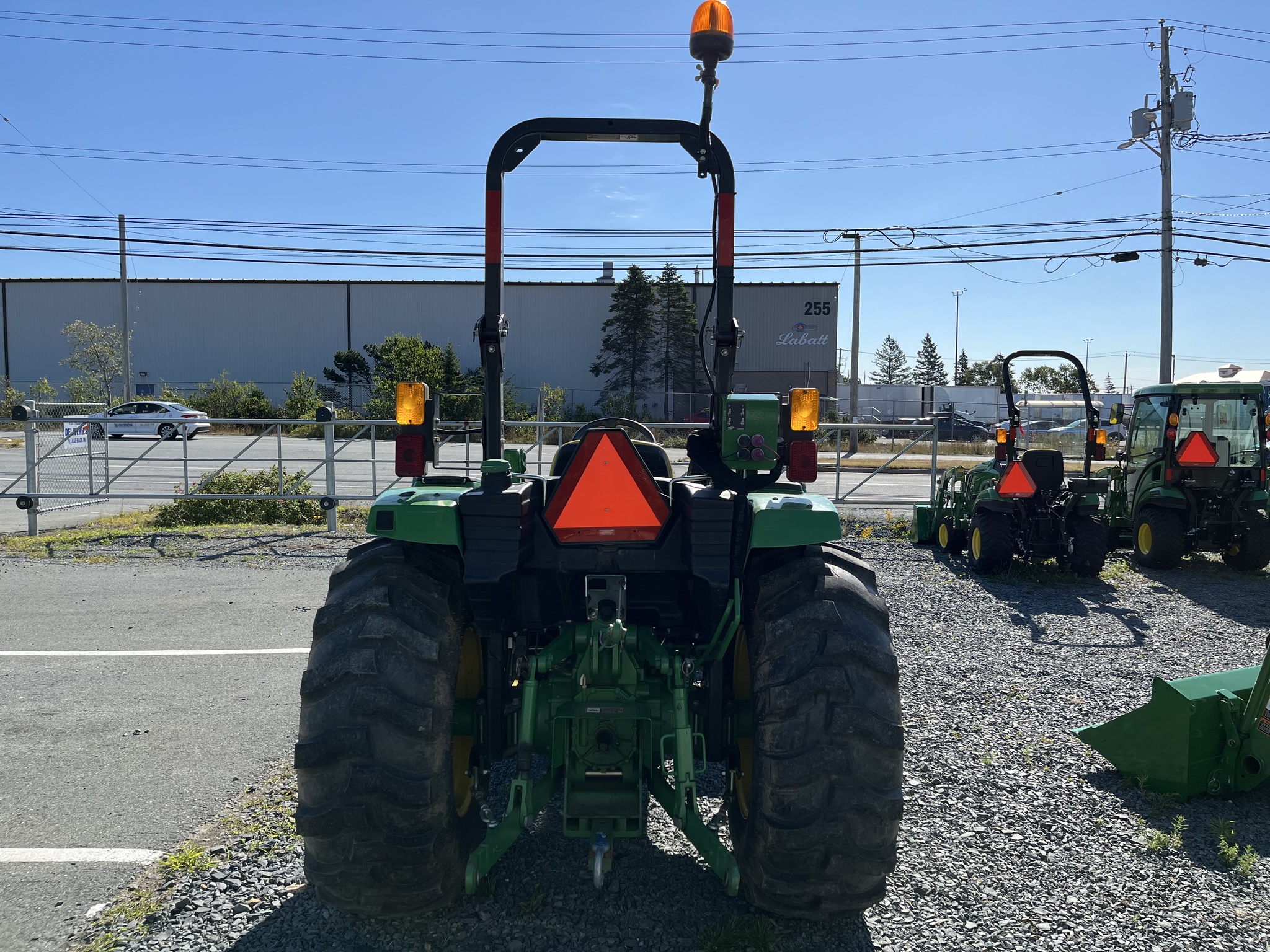 2020 John Deere 4052M Image 4