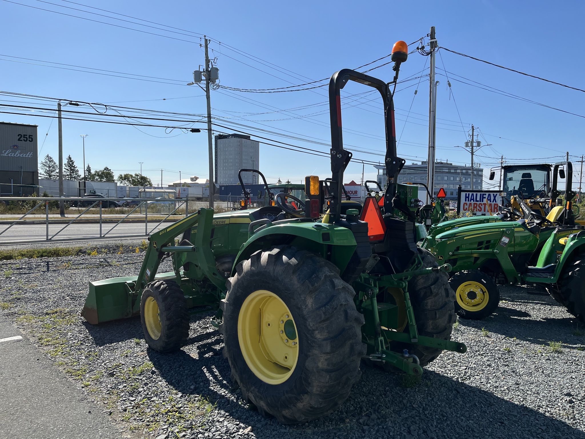 2020 John Deere 4052M Image 3