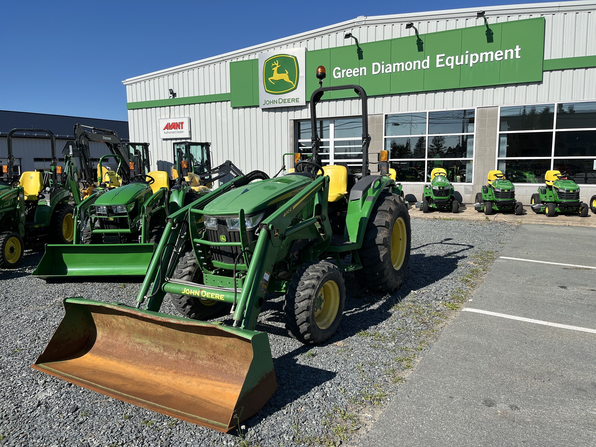 2020 John Deere 4052M Image 2