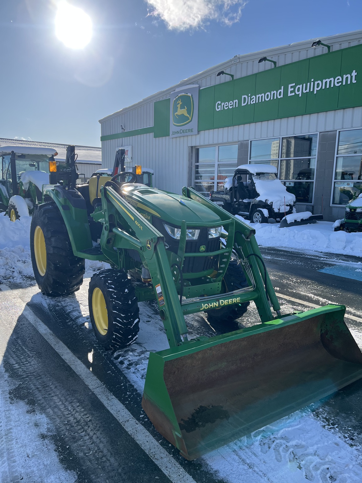 2020 John Deere 4052M Image 4