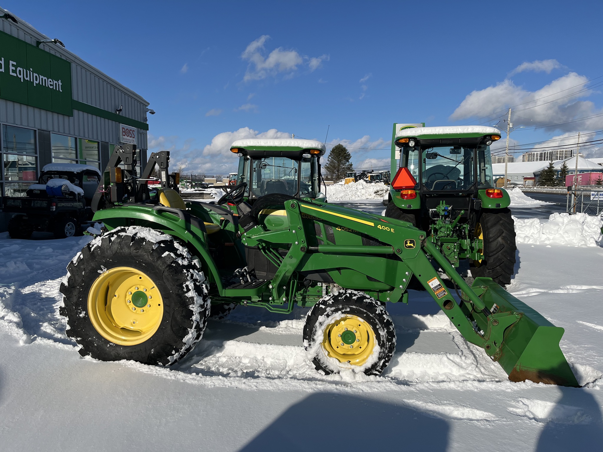 2020 John Deere 4052M Image 5