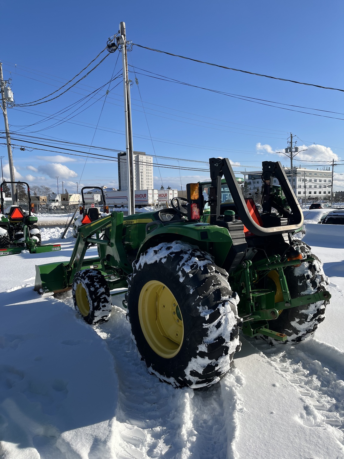 2020 John Deere 4052M Image 6
