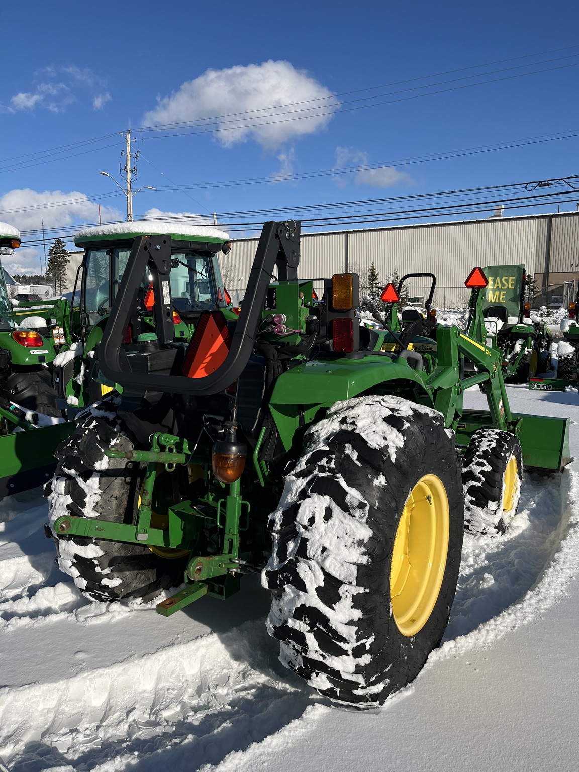 2020 John Deere 4052M Image 8