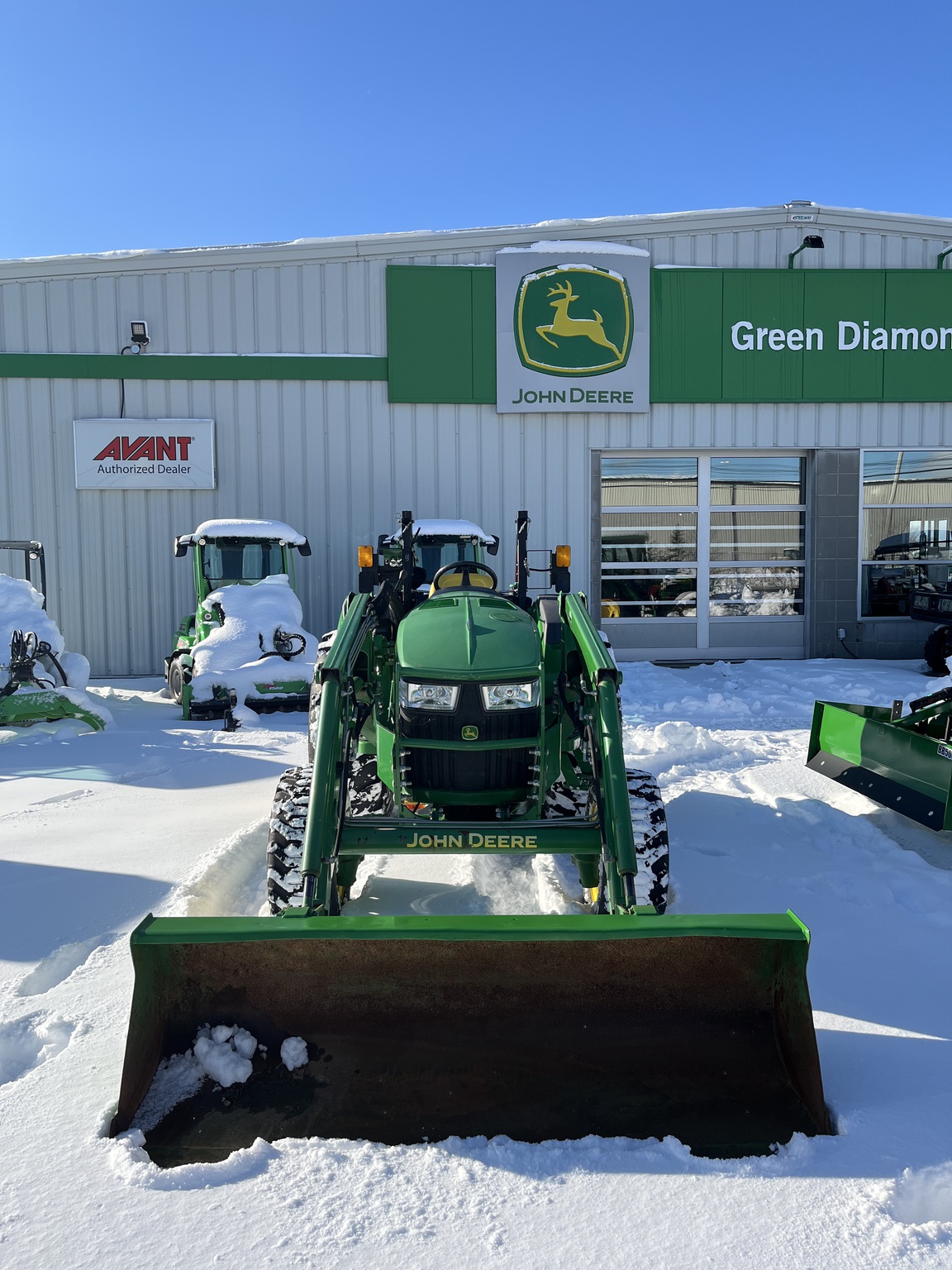 2020 John Deere 4052M Image 2