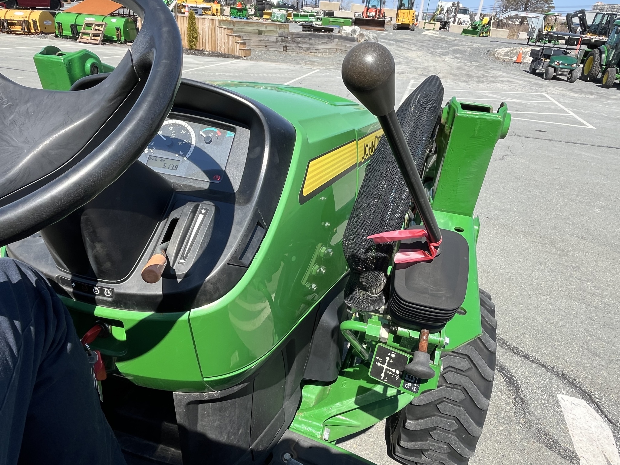 2020 John Deere 4052M Image 15