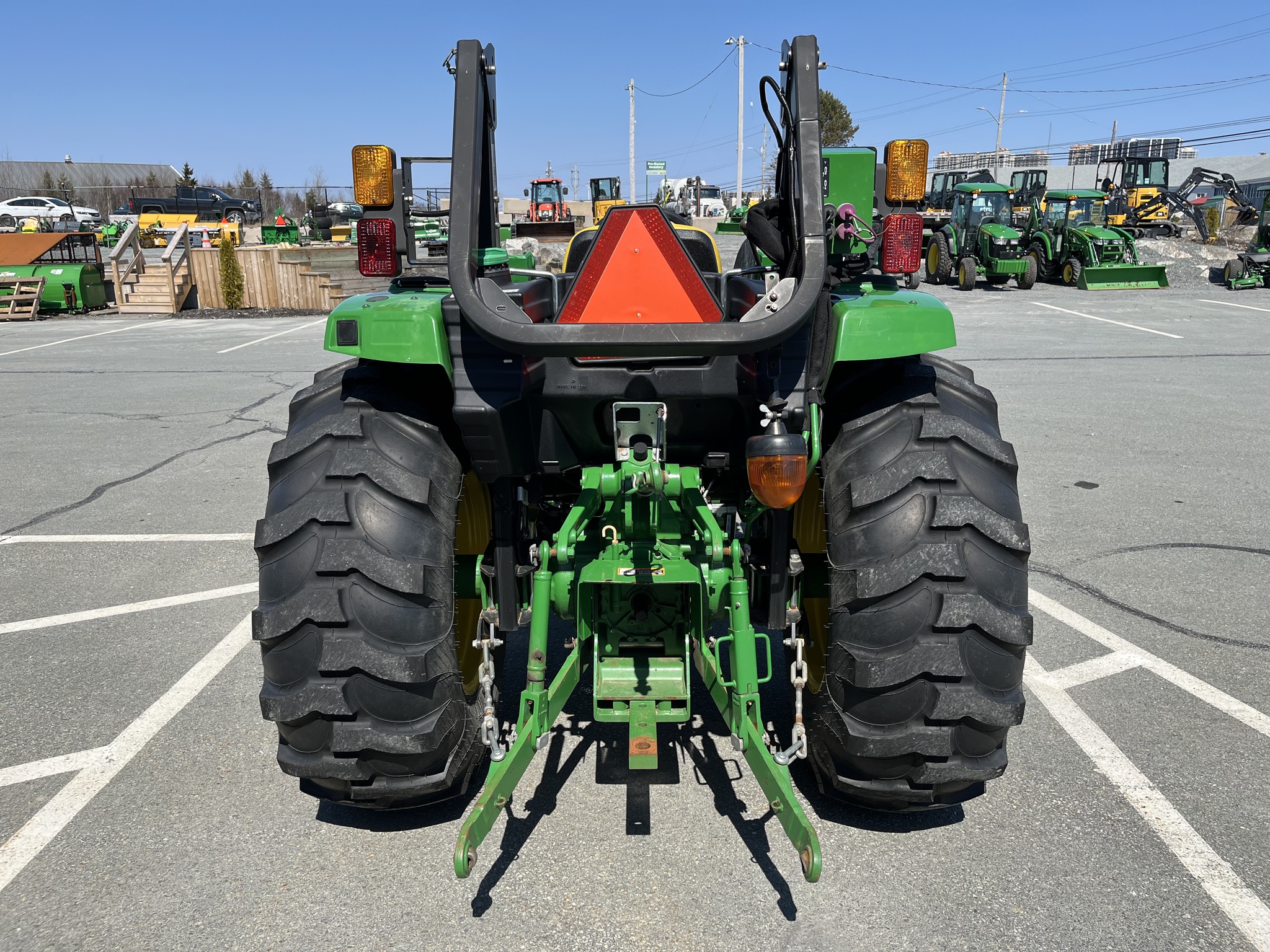 2020 John Deere 4052M Image 6