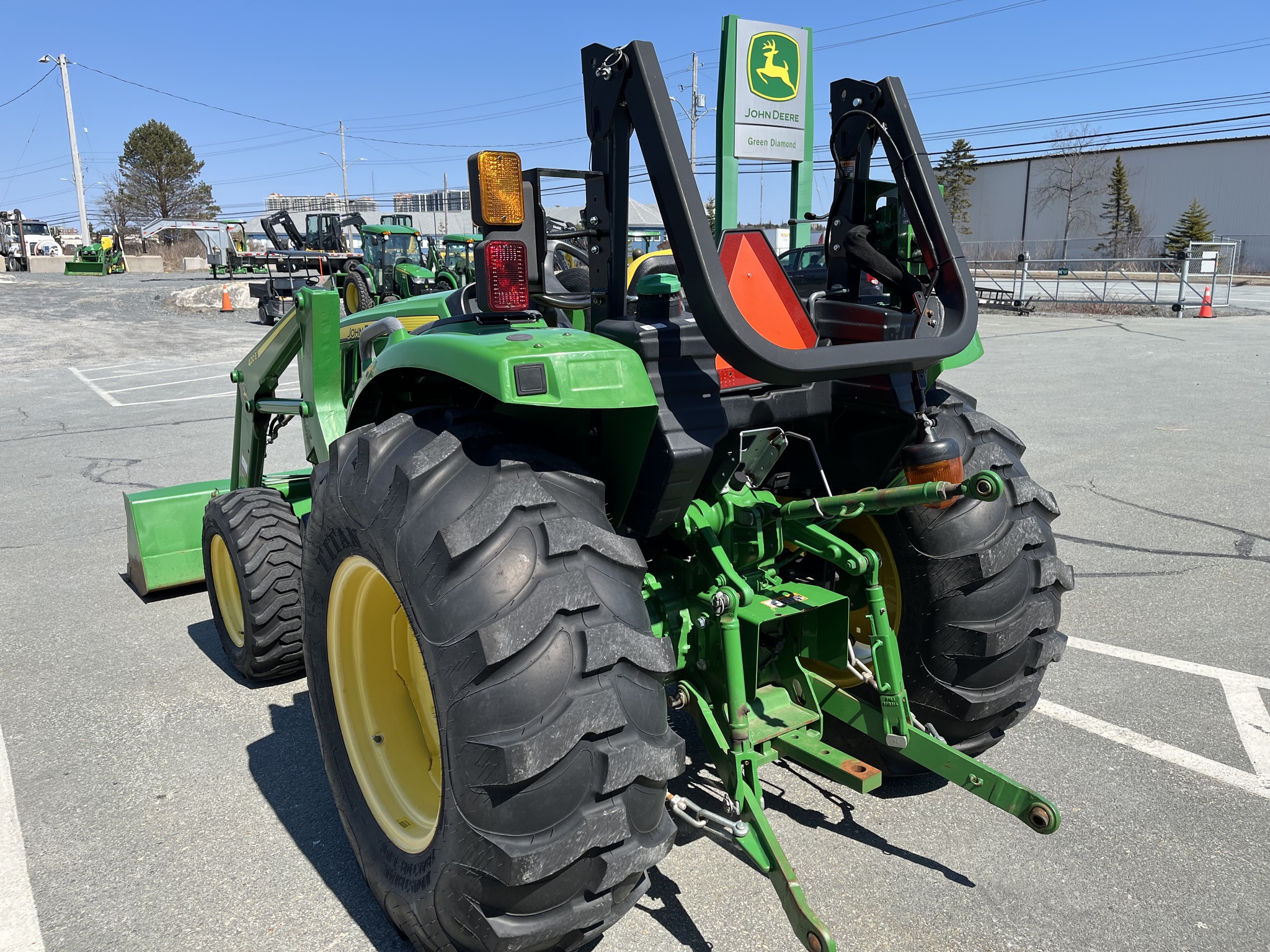 2020 John Deere 4052M Image 5